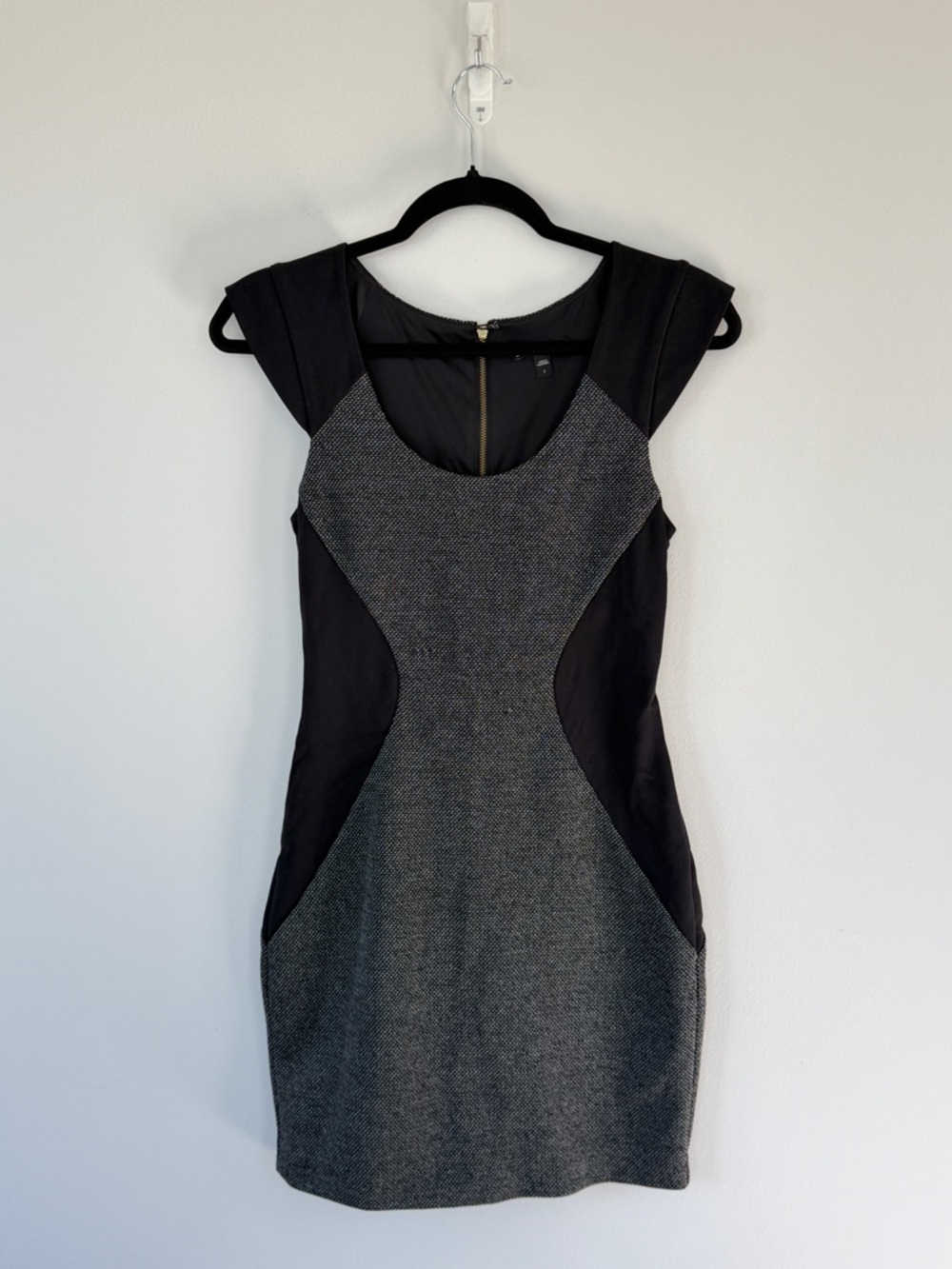 Express Two-Tone Cap Sleeve Sheath Dress in Charcoal and Black